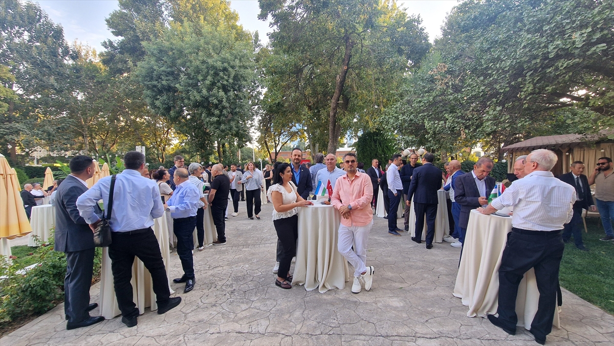 Özbekistan'da Türk iş insanları iki ülkenin ulusal bayramlarını kutladı