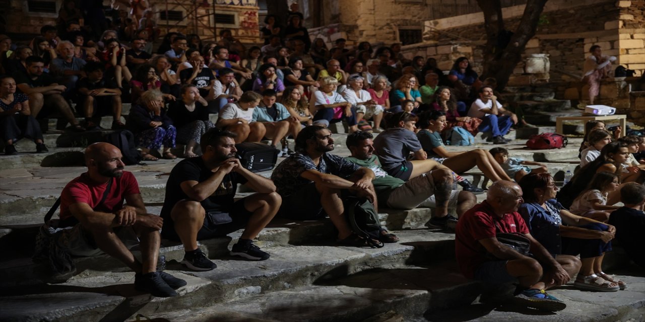 Siros Adası’nda Filistin direnişini anlatan “48-Büyük İskana Direniş” belgeseli gösterildi