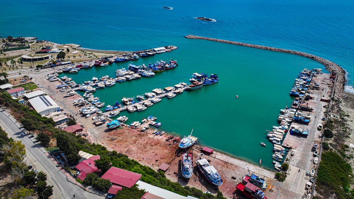 Akdenizli balıkçılar mavi sularla buluşmak için son hazırlıklarını yapıyor