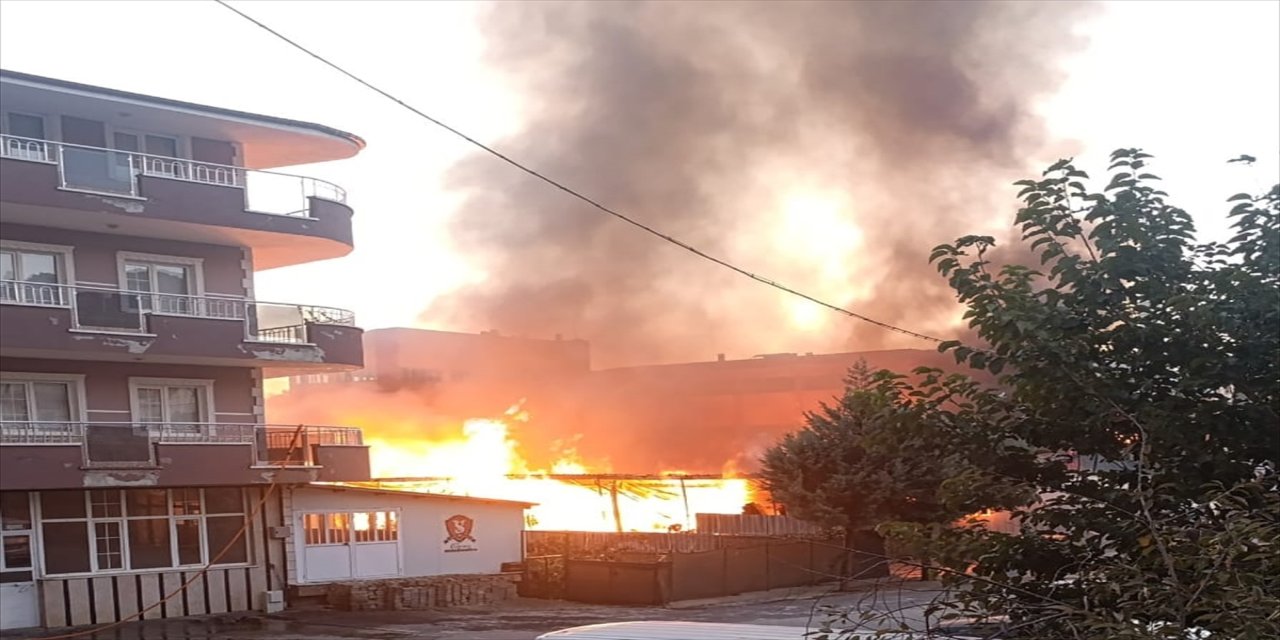 Konya Beyşehir’deki silah fabrikasında çıkan yangın ekiplerce kontrol altına alındı