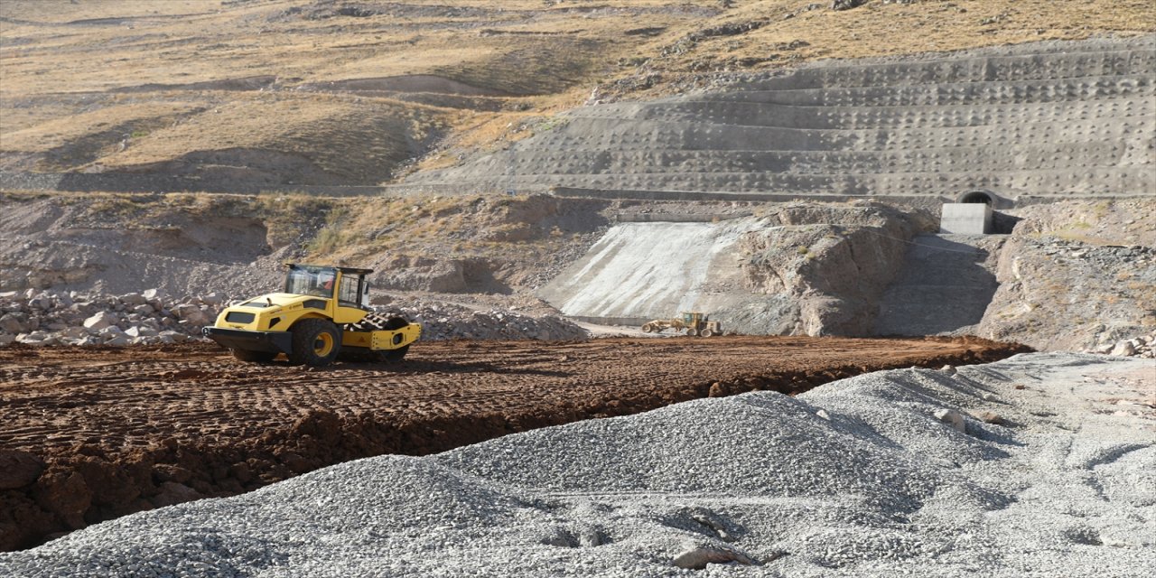 Iğdır'da 7 yıllık Ünlendi Barajı tamamlanıyor, aralıkta su tutmaya başlayacak