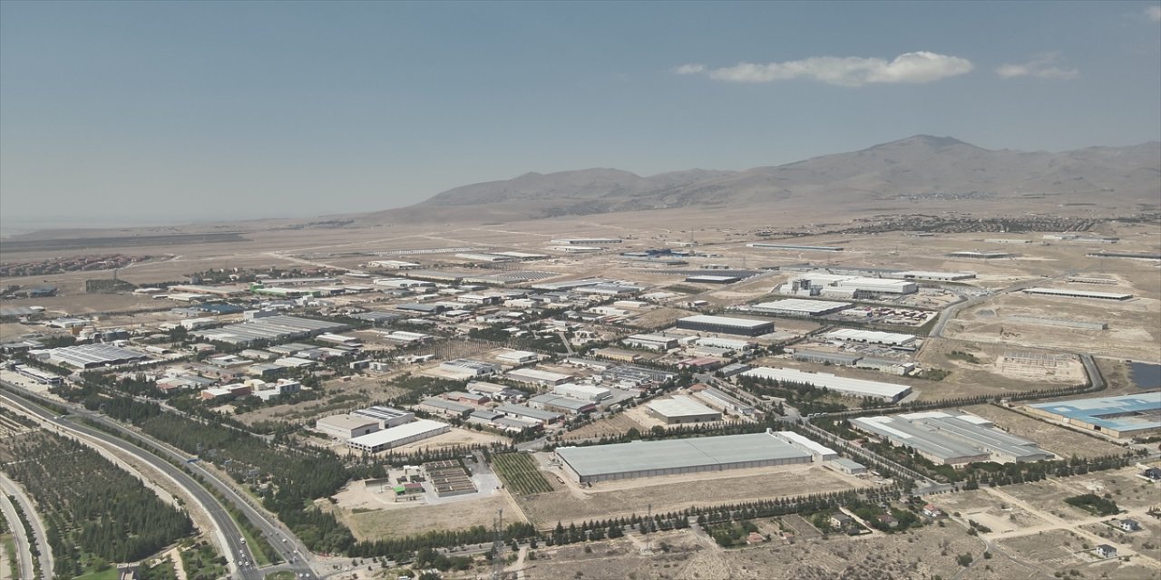 Niğde OSB’de atık su arıtma tesisinden çıkan çamur doğal gübreye dönüştürülerek çiftçilere dağıtılıyor