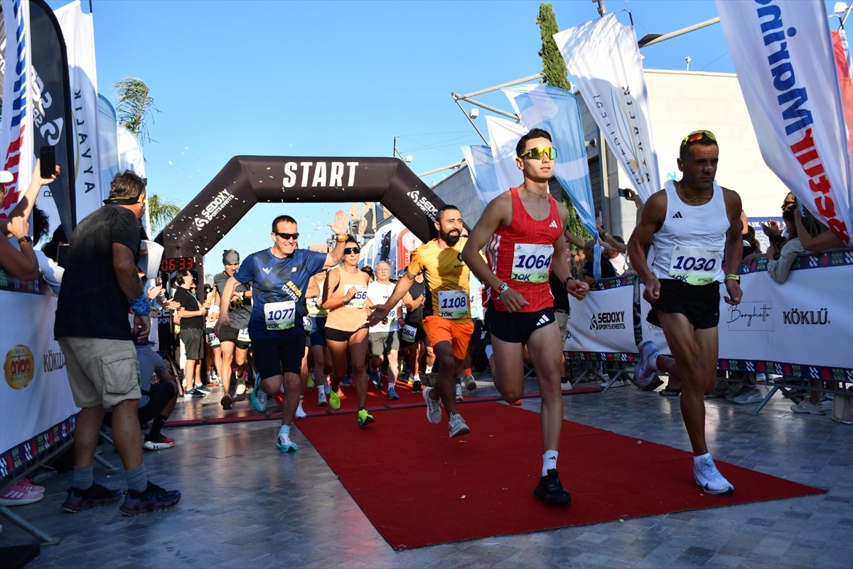 3. Uluslararası Ayvalık Kurtuluş Yarı Maratonu koşuldu