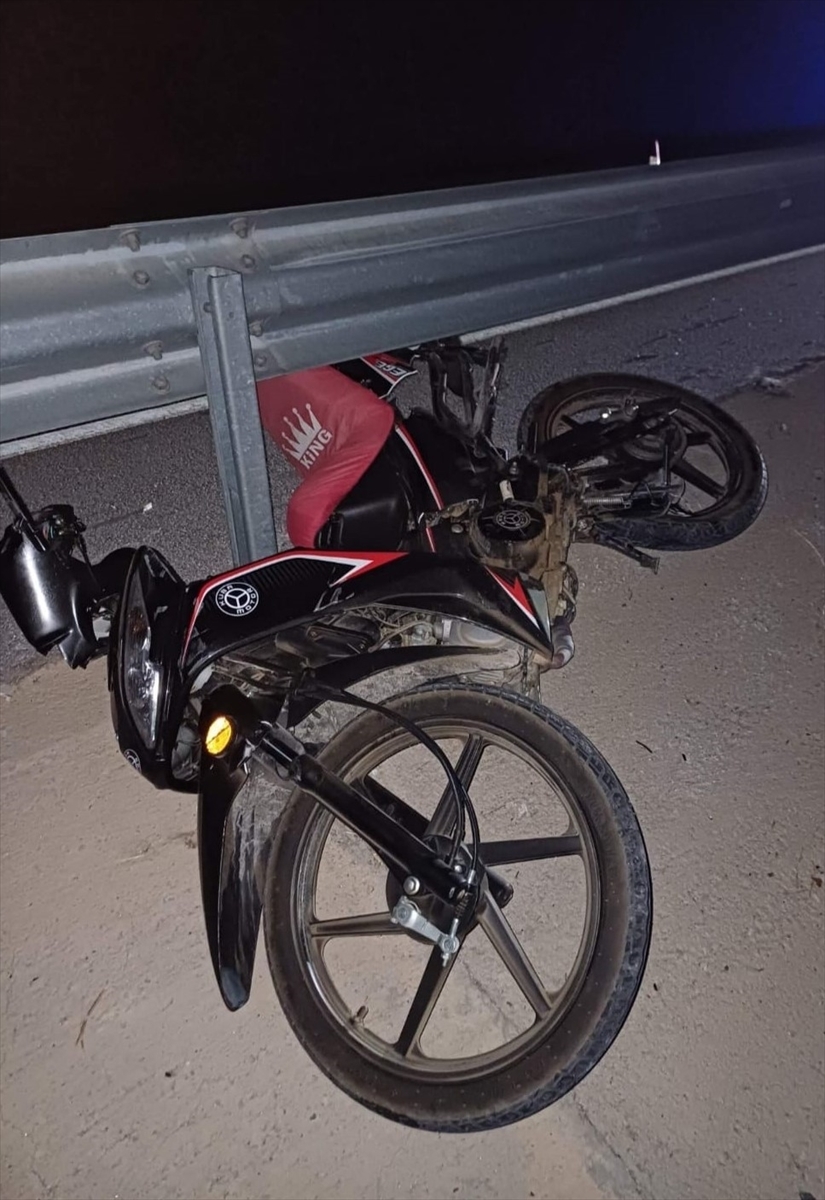 Kütahya'da bariyere çarpan motosikletin sürücüsü öldü