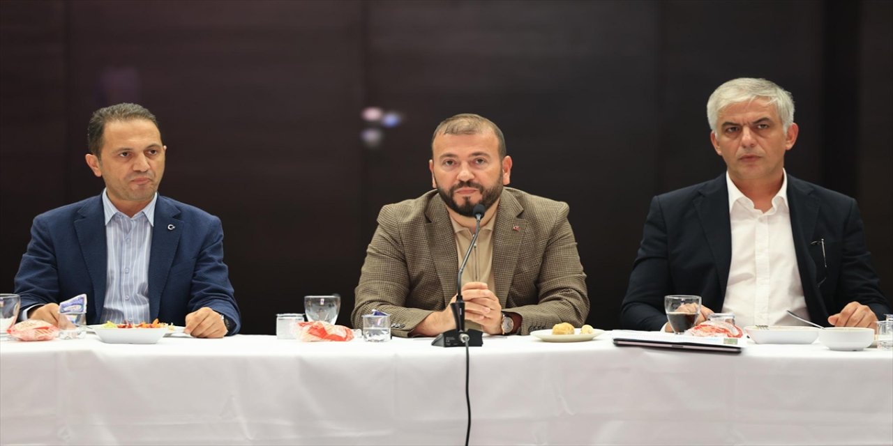 Candaroğlu: Sazlıbosna’daki sosyal konutlara İSKİ su ve altyapı vermiyor, yıkım yazıları gönderiyor