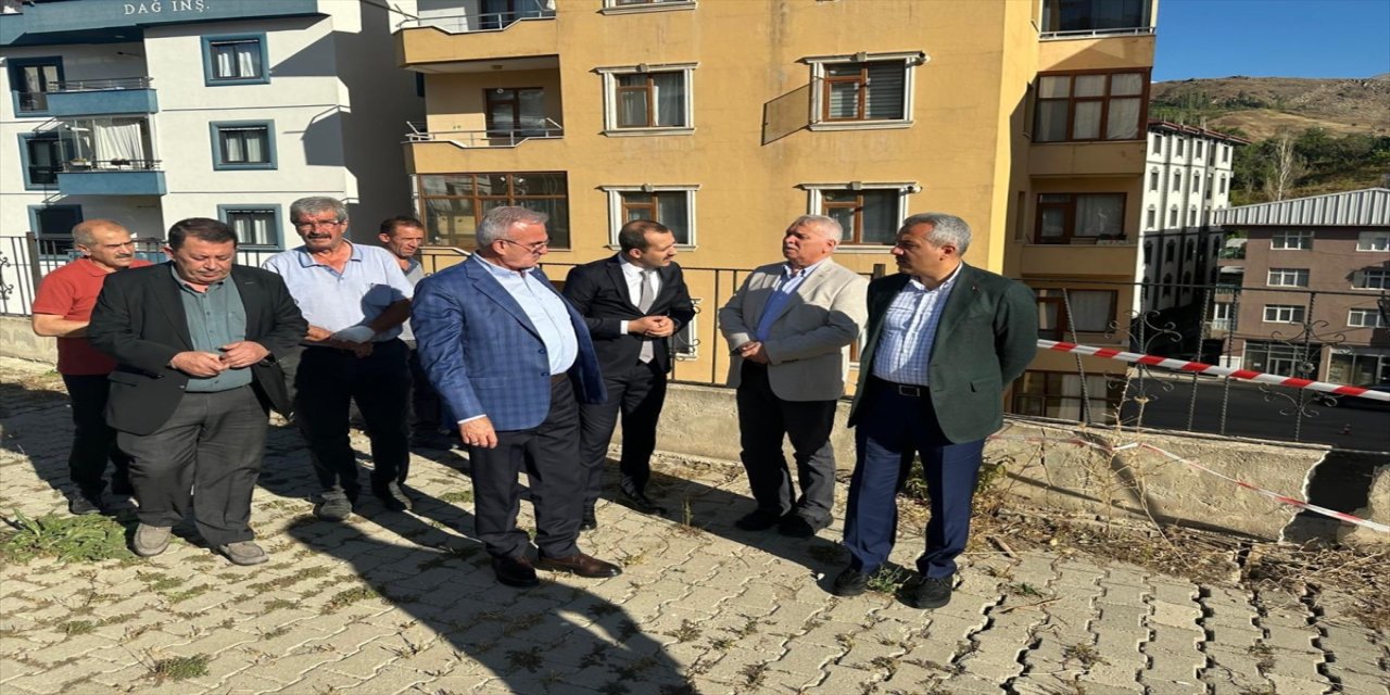 Bakan Yardımcısı Karaloğlu, İspir’de heyelan bölgesinde incelemelerde bulundu