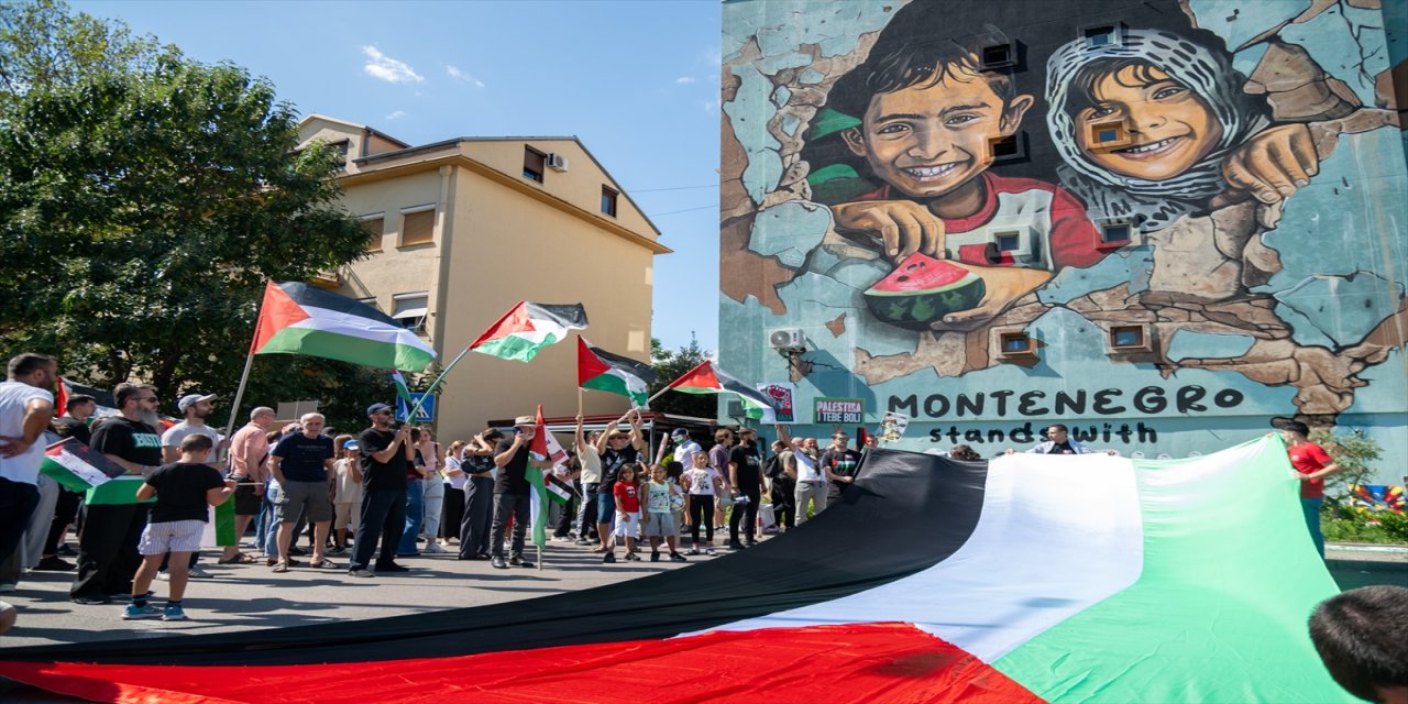 Karadağ’da yüzlerce kişi, Gazze’deki İsrail saldırılarına karşı “Özgür Filistin” diyerek eylem yaptı