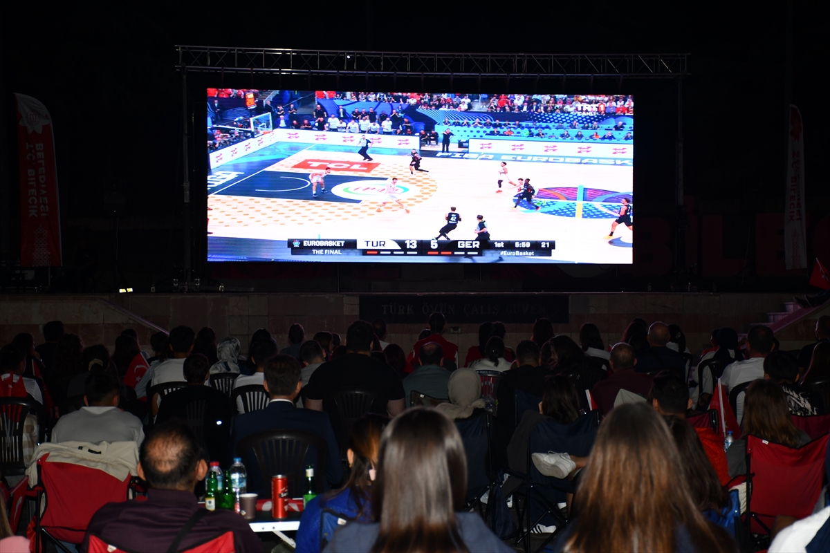 Türkiye-Almanya basketbol maçı Bursa, Eskişehir, Bilecik ve Yalova'da dev ekrandan izleniyor