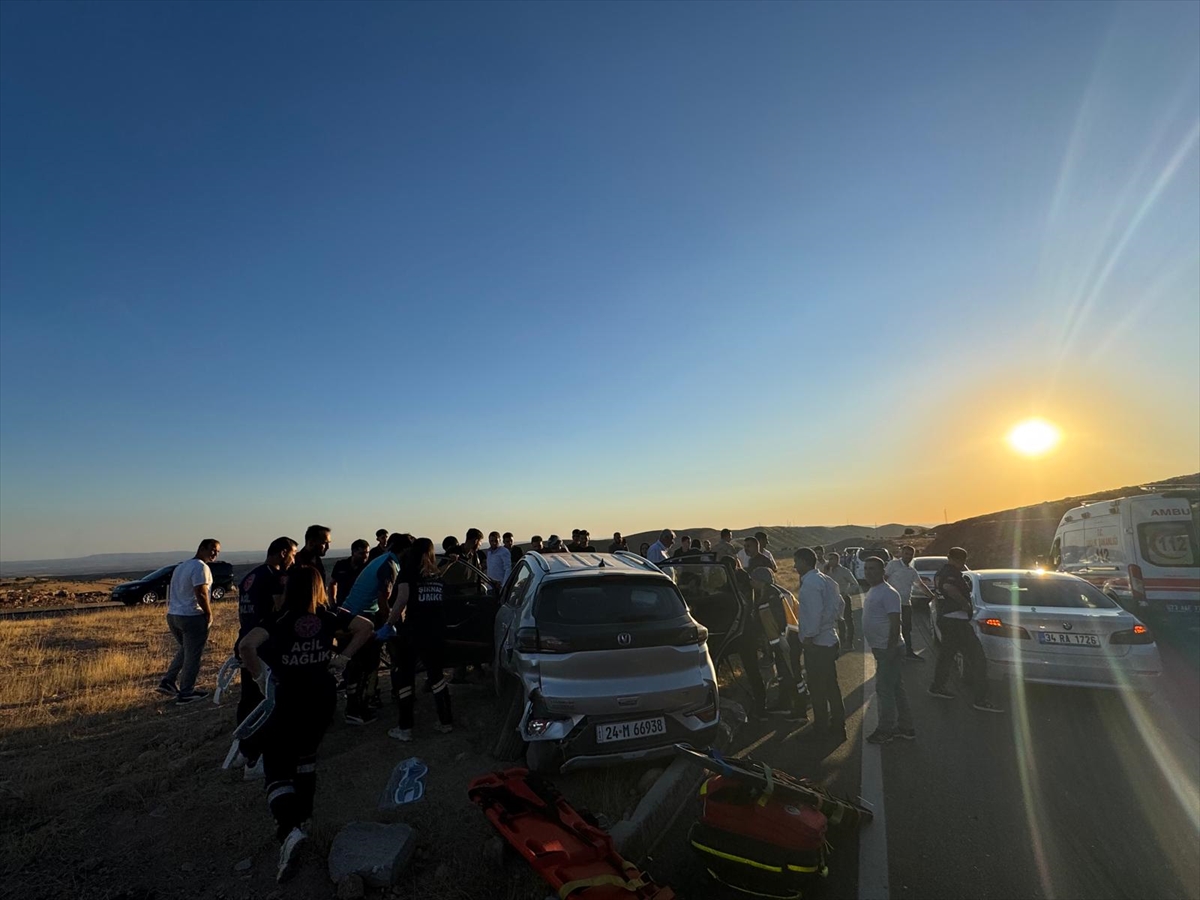 Şırnak'ta çarpışan iki otomobildeki 4 kişi yaralandı