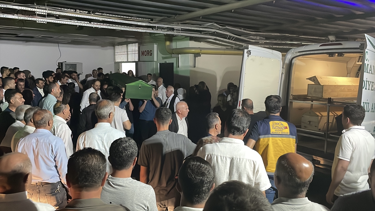 Batman Beşiri’de silahlı saldırı sonucu ölen 4 kişinin cenazesi yakınlarına teslim edildi