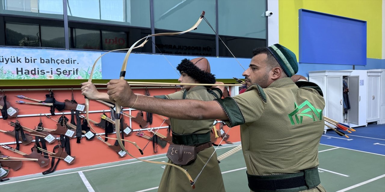 Beyin tümörü sonrası refleks kaybını Türk okçuluğuyla aştı, altın madalya kazandı