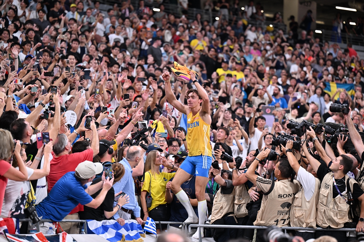 Sırıkla atlamacı Duplantis, 14. dünya rekorunu kırdı