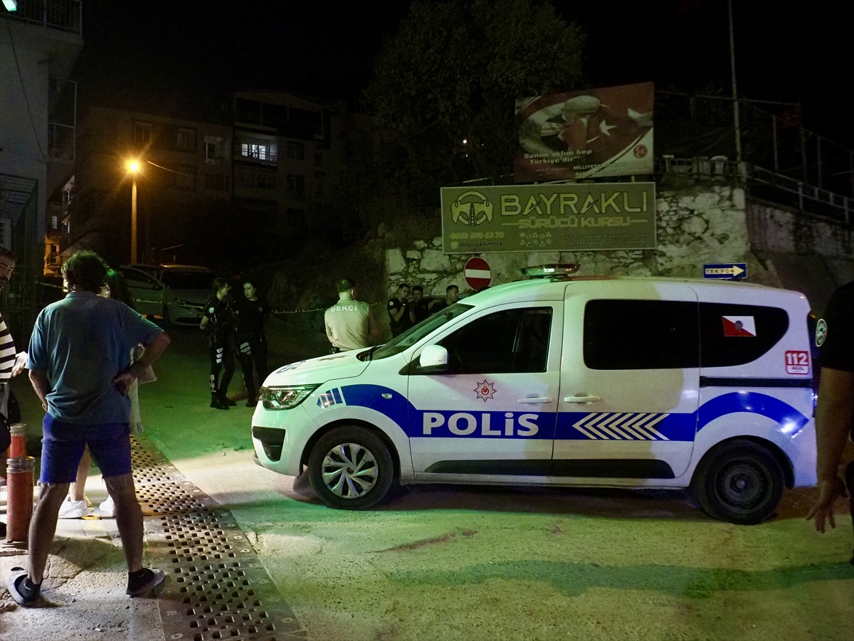 İzmir'de eşini silahla yaralayıp rehin alan şüpheli gözaltına alındı