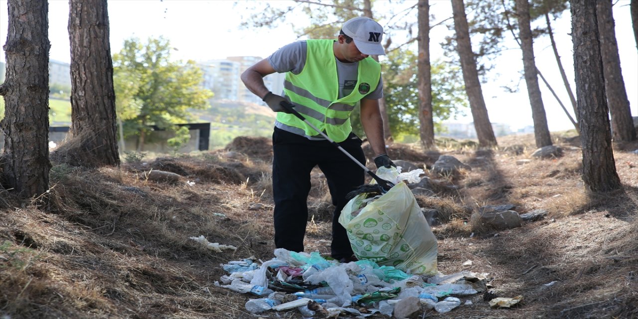 Şanlıurfalı Hasan Uslu, 105 gündür çevreyi temizliyor, sosyal medyada farkındalık için çalışmalarını paylaşıyor