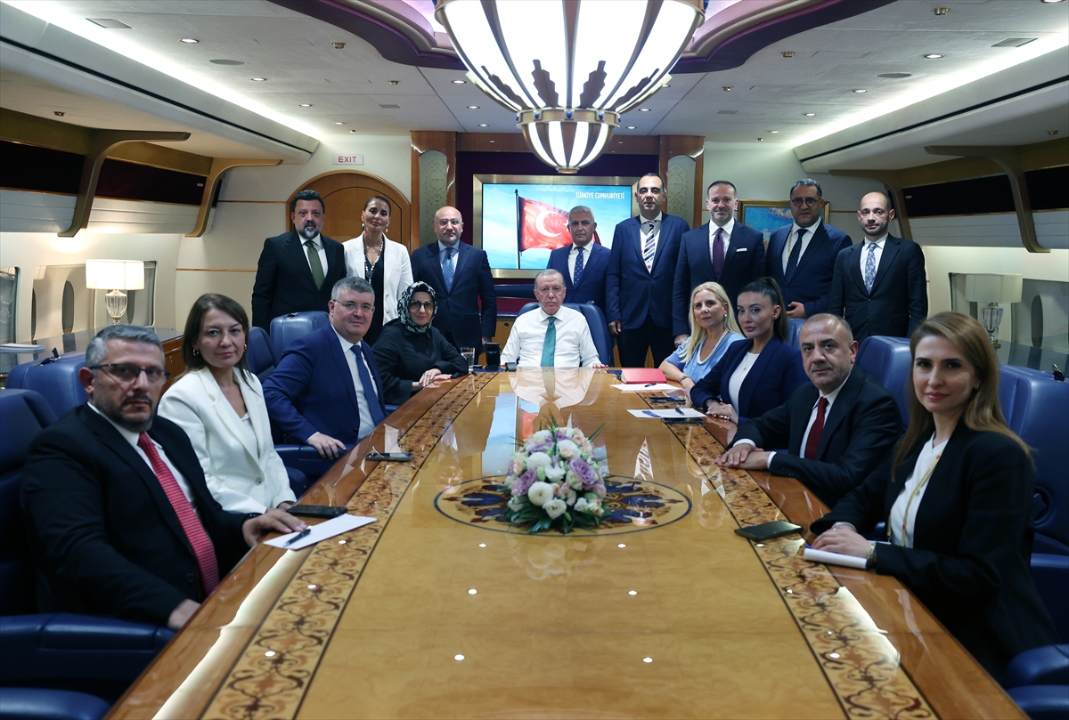 Cumhurbaşkanı Erdoğan, Katar dönüşü uçakta gazetecilerin sorularını yanıtladı: