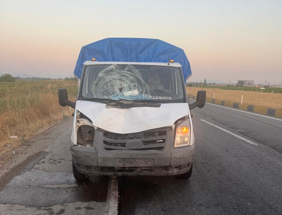 Manisa'da kamyonetin çarptığı bisikletli hayatını kaybetti