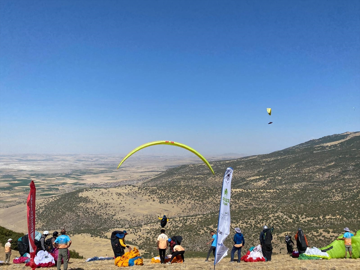 Türkiye Yamaç Paraşütü Mesafe Yarışması Konya'da başladı