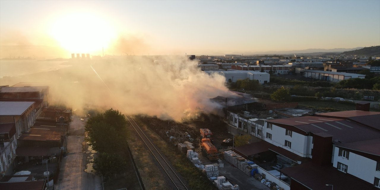 Samsun Tekkeköy’deki kereste fabrikasında çıkan yangın 2,5 saatte kontrol altına alındı