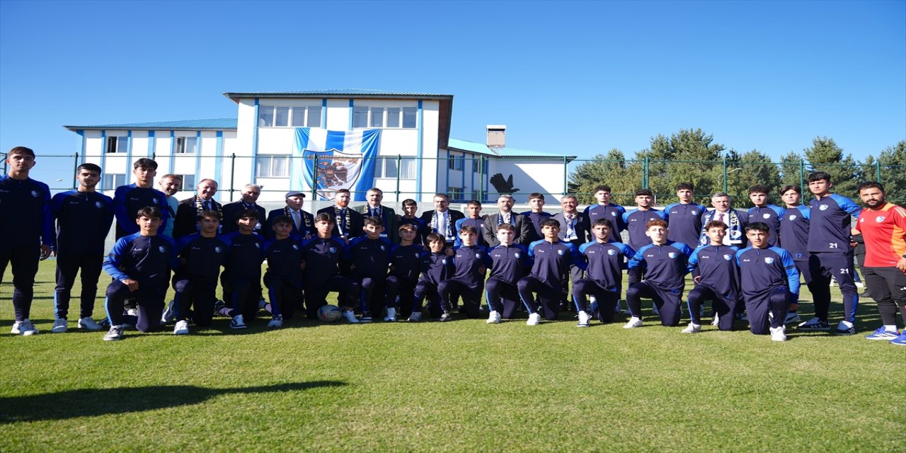 Bakan Yusuf Tekin’den Erzurumspor FK tesislerine ziyaret