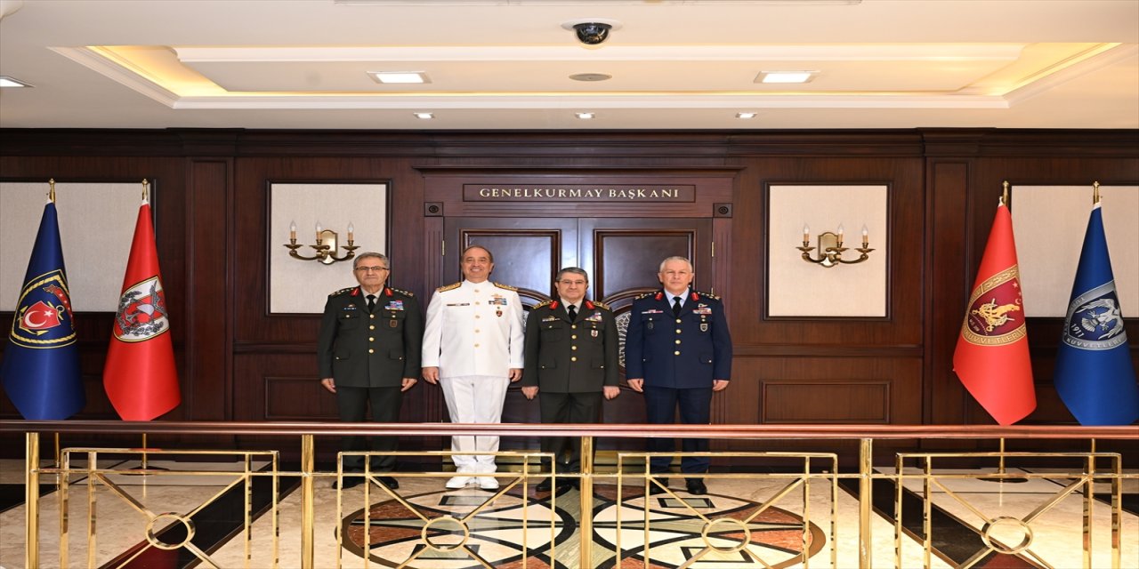 Bayraktaroğlu, Kara, Hava ve Deniz Kuvvetleri komutanlarını makamında kabul etti