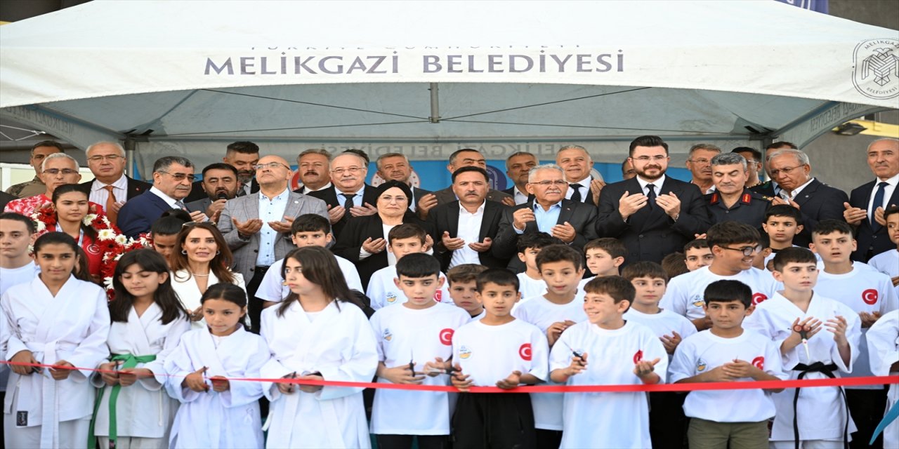 Kayseri'de 60. ERVA Spor Kulübü Açıldı: Gençler Erdemle Spor Yapıyor