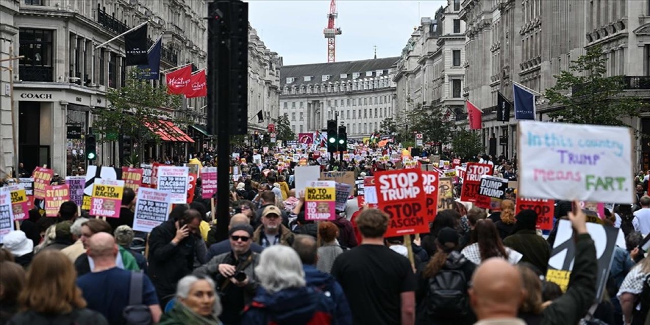 İngiltere'ye resmi ziyaret düzenleyen ABD Başkanı Trump, Londra'da protesto edildi