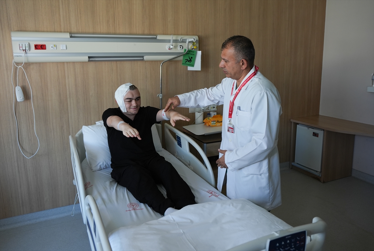 Moyamoya hastası Ömer Asaf, başarılı operasyonlarla hastalığını yendi