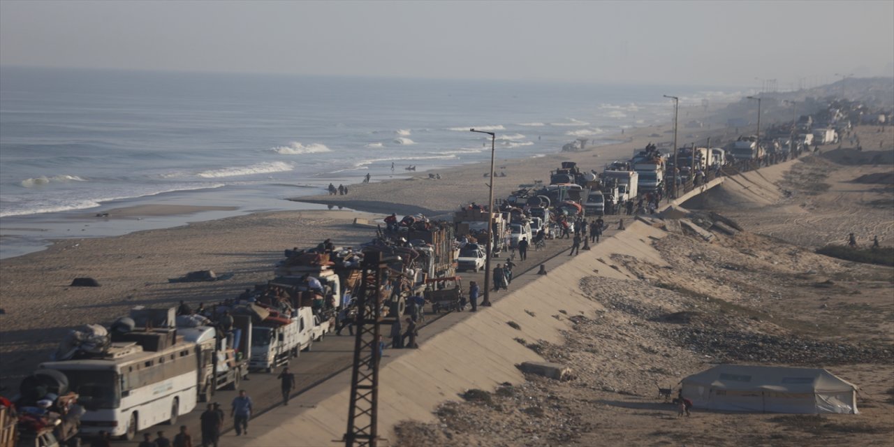 Gazze’de kara saldırıları sonrası binlerce Filistinli, ağır bombardıman ve açlık altında güneye doğru göç ediyor
