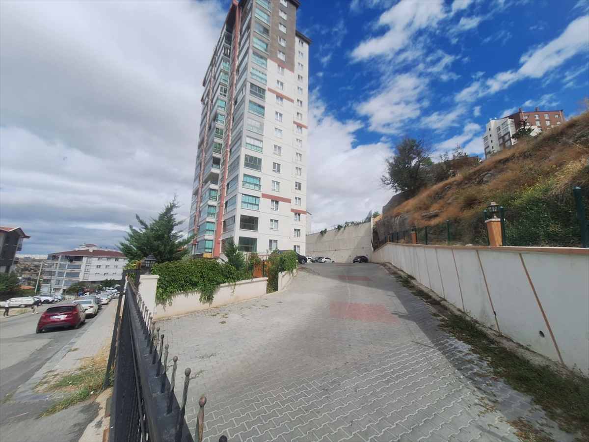 Ankara’da apartmanın 13. katından düşen çocuk hayatını kaybetti