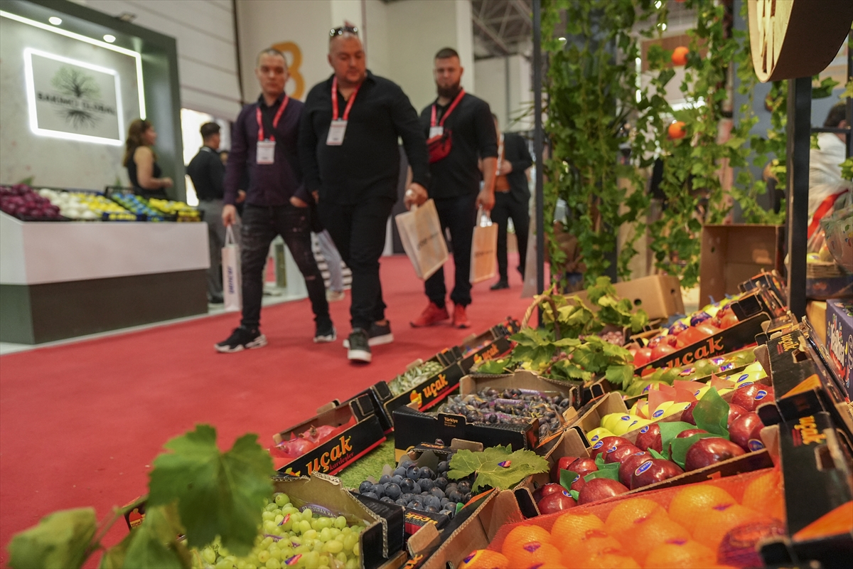 İzmir'deki fuar meyve ve sebze sektörünü buluşturdu