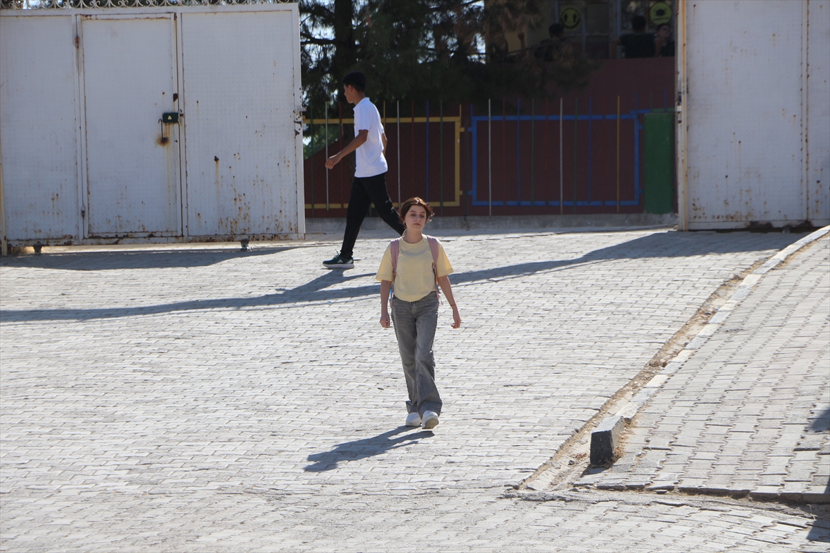 Şırnak'ta kanseri yenen lise öğrencisi Gülnaz, 7 yılın ardından okula kavuştu