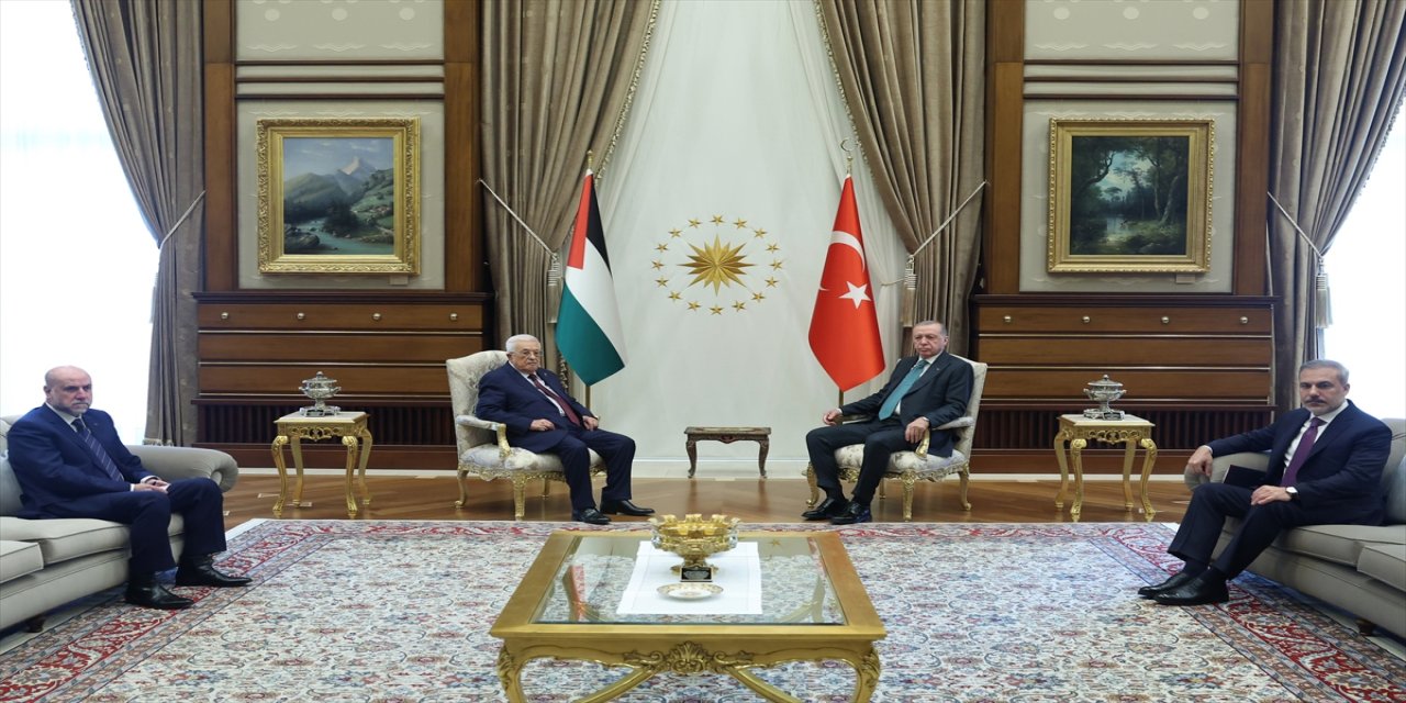 Erdoğan, Filistin Devlet Başkanı Mahmud Abbas’ı Cumhurbaşkanlığı Külliyesi’nde karşıladı ve basına kapalı görüştü