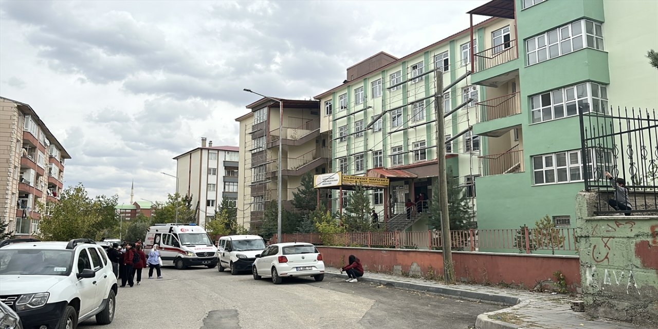 Erzurum’da okul önünde hızlı araç kullanan 17 yaşındaki sürücüye 37 bin TL ceza kesildi