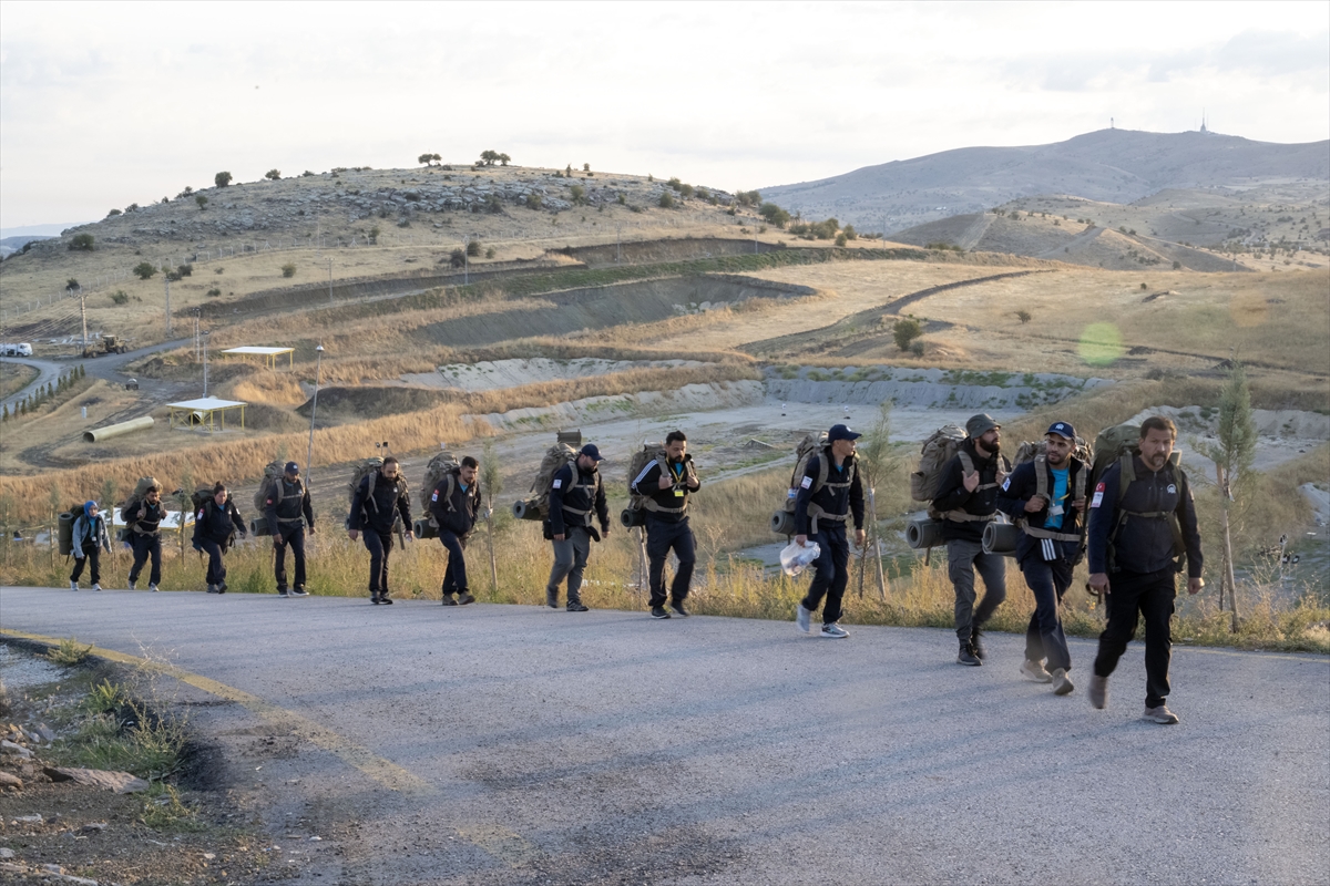 AA'nın savaş muhabirliği eğitiminde "kişisel güvenlik sızma parkuru" dersi verildi