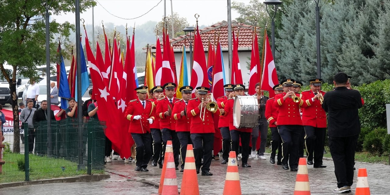 Gaziler Günü etkinlikleri Sakarya, Kocaeli ve Karabük’te anıt önünde çelenk sunumu ve yürüyüşlerle kutlandı