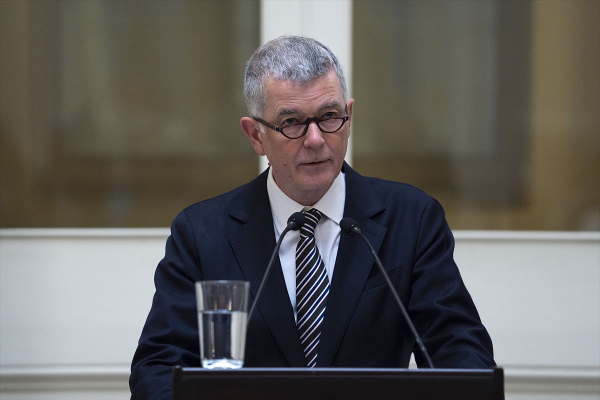 Gizli kalmak için daha açık olunmalı.