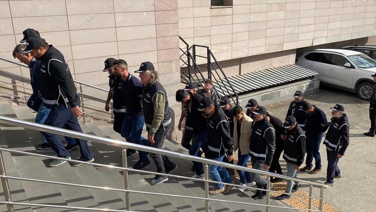 Eskişehir'de tefecilik operasyonunda 10 şüpheli yakalandı