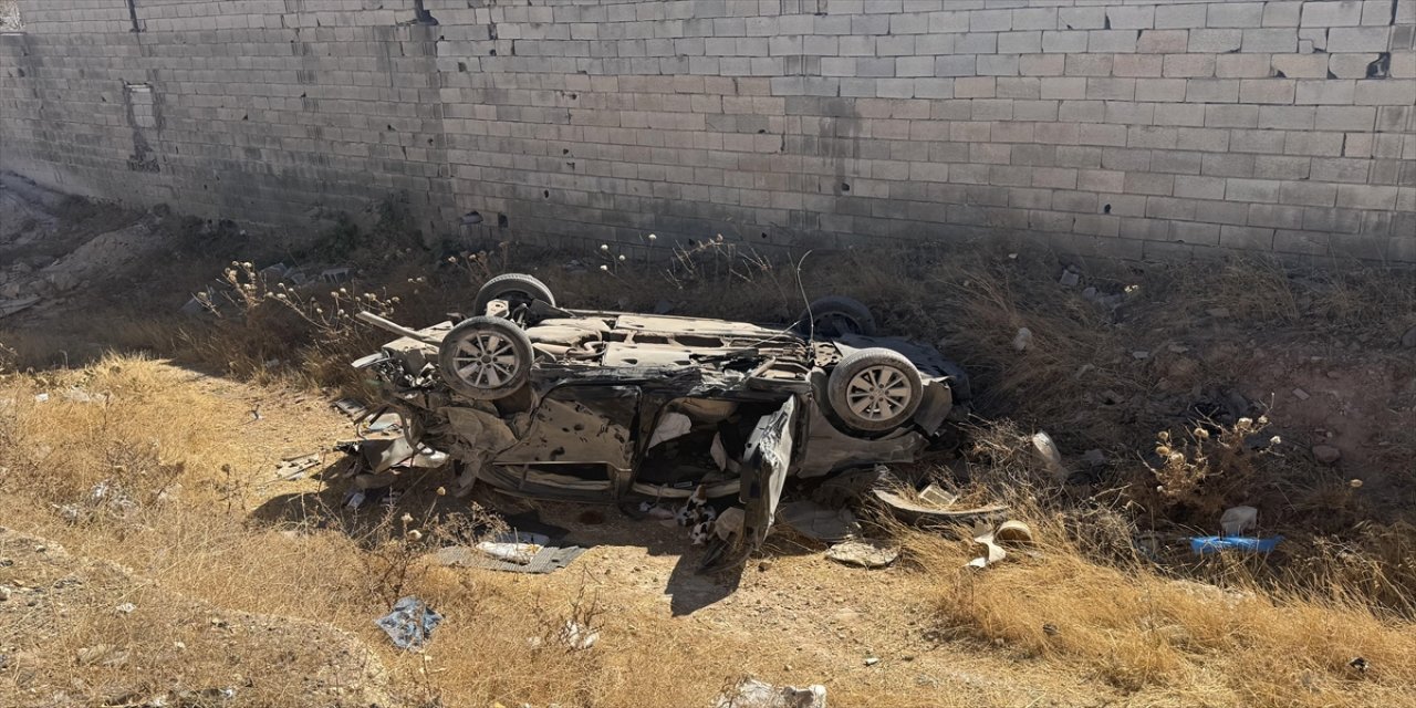 Gaziantep’te hafif ticari araç ile otomobil çarpıştı: 2’si ağır 6 kişi yaralandı