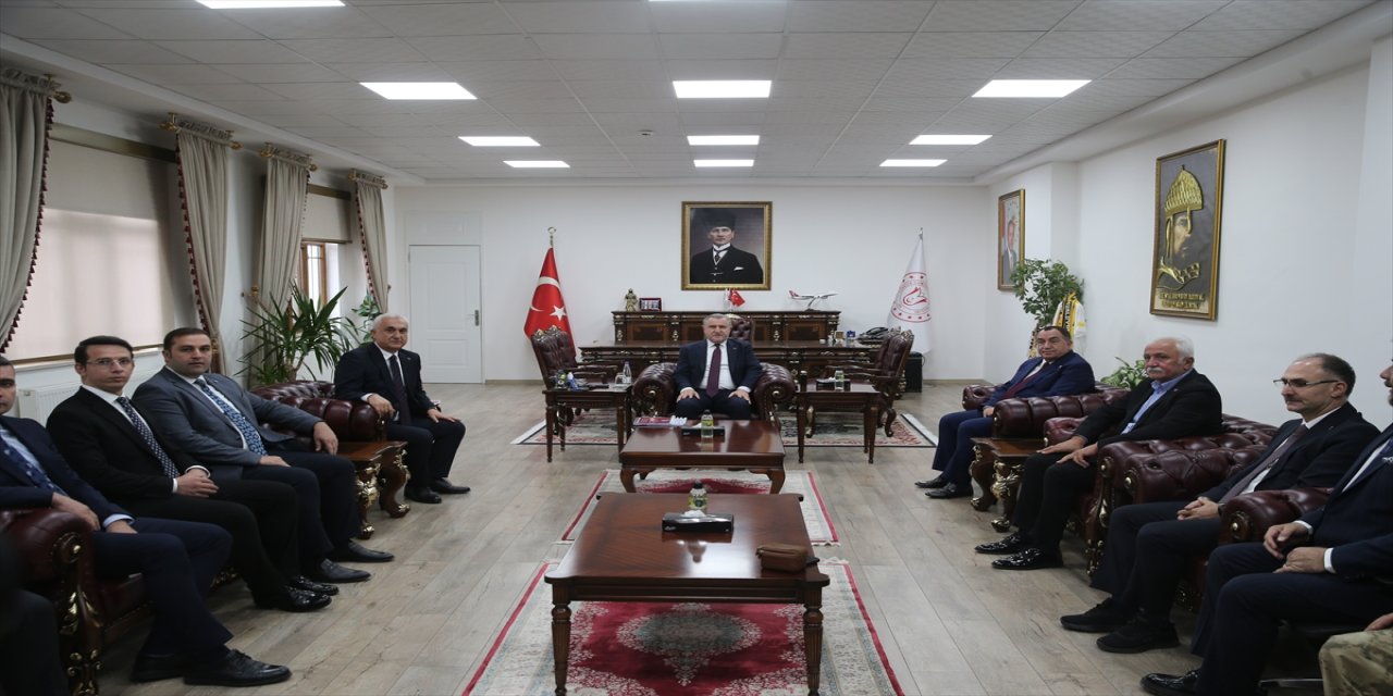 Bakan Osman Aşkın Bak: Yaylalarda roket değil, raket sesleri duymak istiyoruz