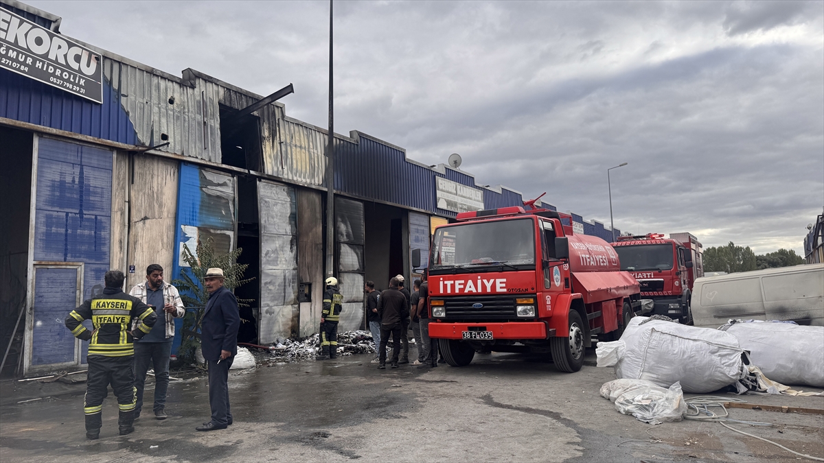 Kayseri'de 3 iş yeri yangında hasar gördü