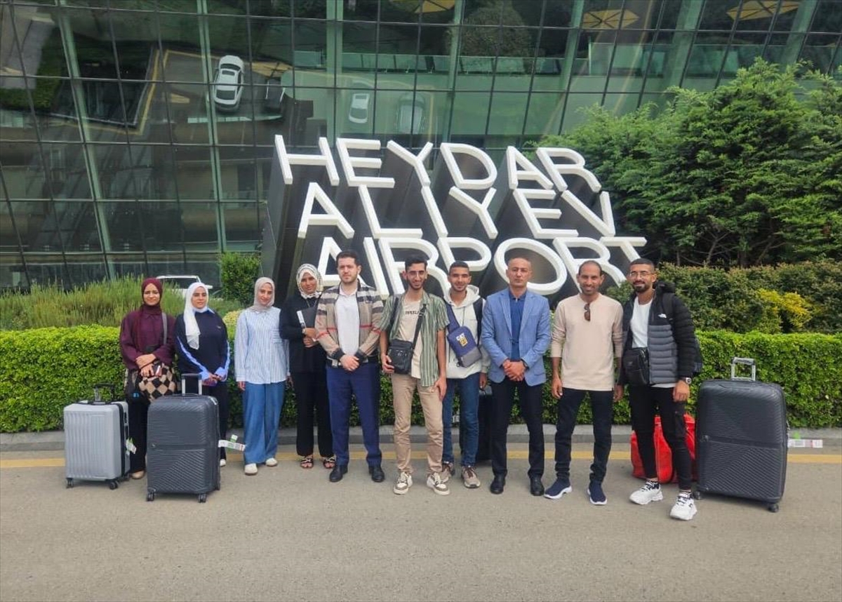Azerbaycan, burs verdiği 14 Filistinli öğrenciyi Gazze'den tahliye etti