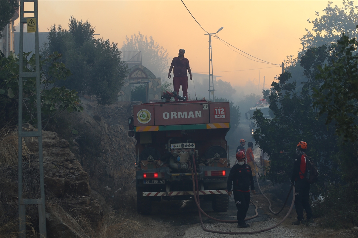 Antalya Valisi Şahin, Alanya'daki orman yangınıyla ilgili bölgede incelemelerde bulundu