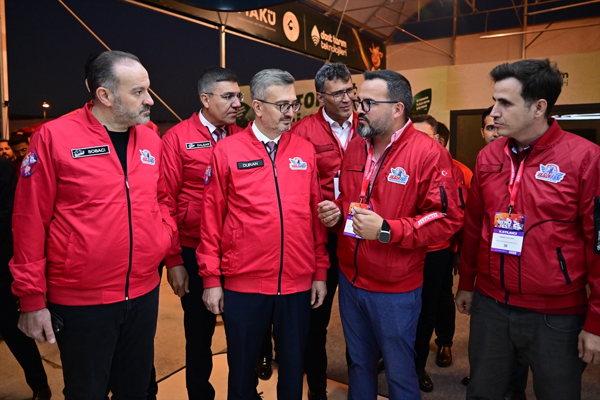 Cumhurbaşkanlığı İletişim Başkanı Duran, TEKNOFEST'i ziyaret etti