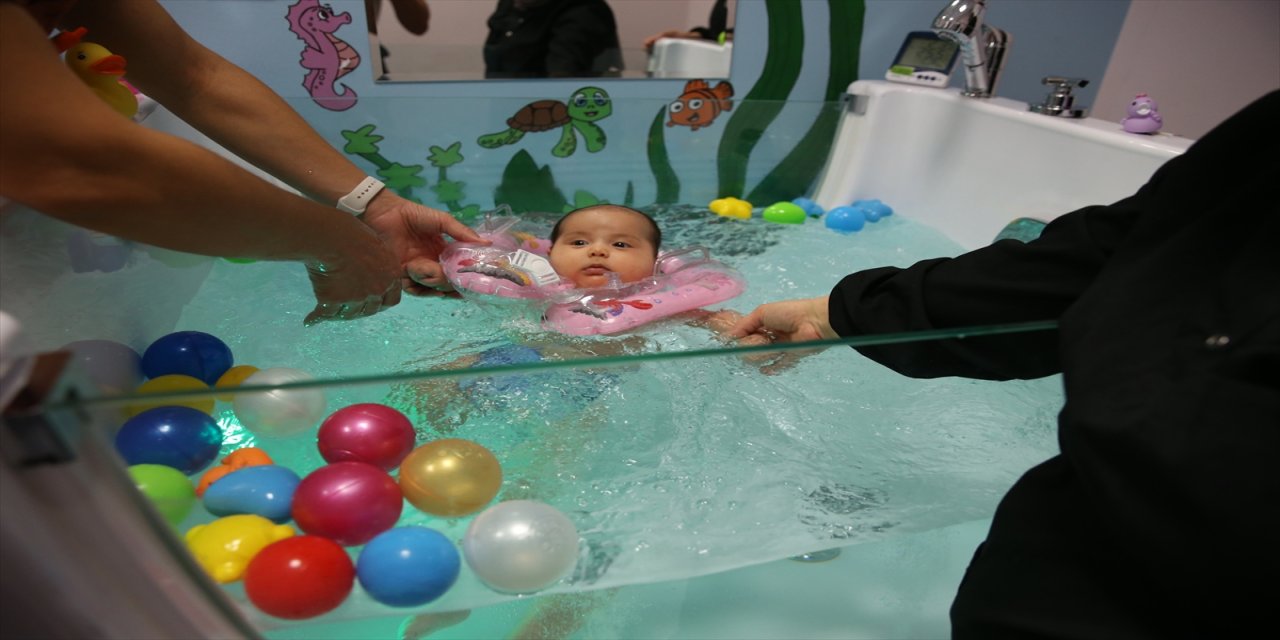 Diyarbakır Silvan Devlet Hastanesinde 0-3 yaş bebekler için jakuzi ve masaj hizmetiyle fiziksel gelişim destekleniyor.