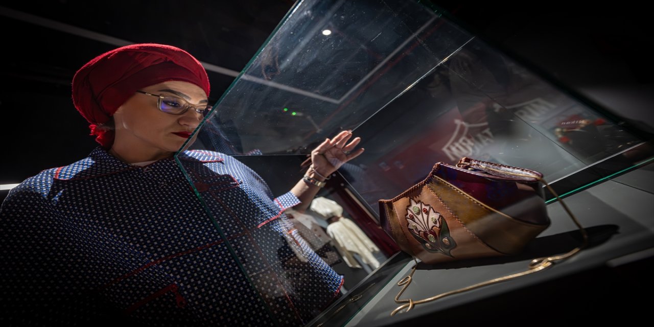 Ankara'da "Aktarım Sergisi" Osmanlı otağ çadırlarının desenlerini el işçiliğiyle modern tasarımlara taşıyor.