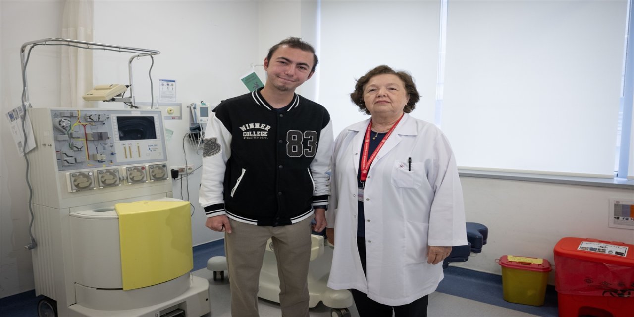 Lösemiyi yenen Mehmet Orkun Apaydın, üniversiteden mezun oldu