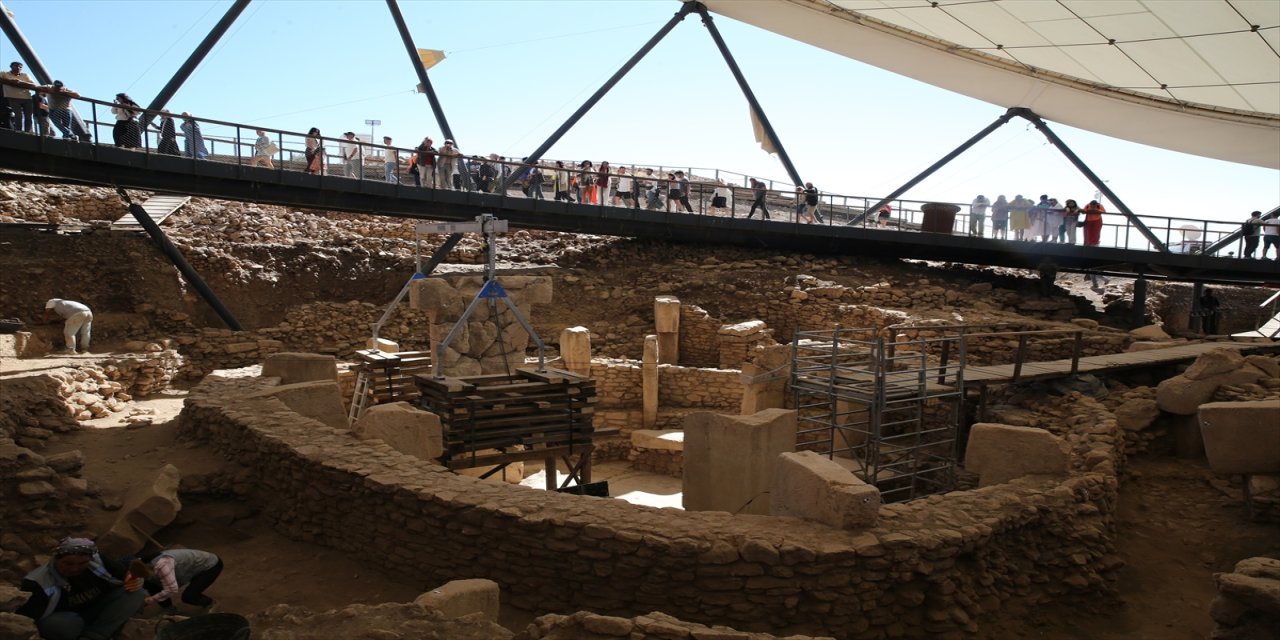 Göbeklitepe’de duvar içinde adak niteliğinde insan heykeli bulundu, Neolitik döneme ilişkin algılar değişiyor.