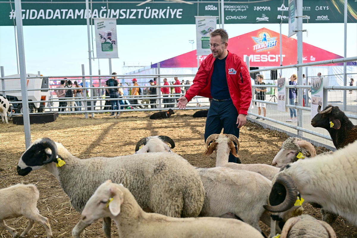 Şef Ömür Akkor'dan vatandaşlara "çocuklarınıza TEKNOFEST'teki tarım teknolojilerini gösterin" çağrısı: