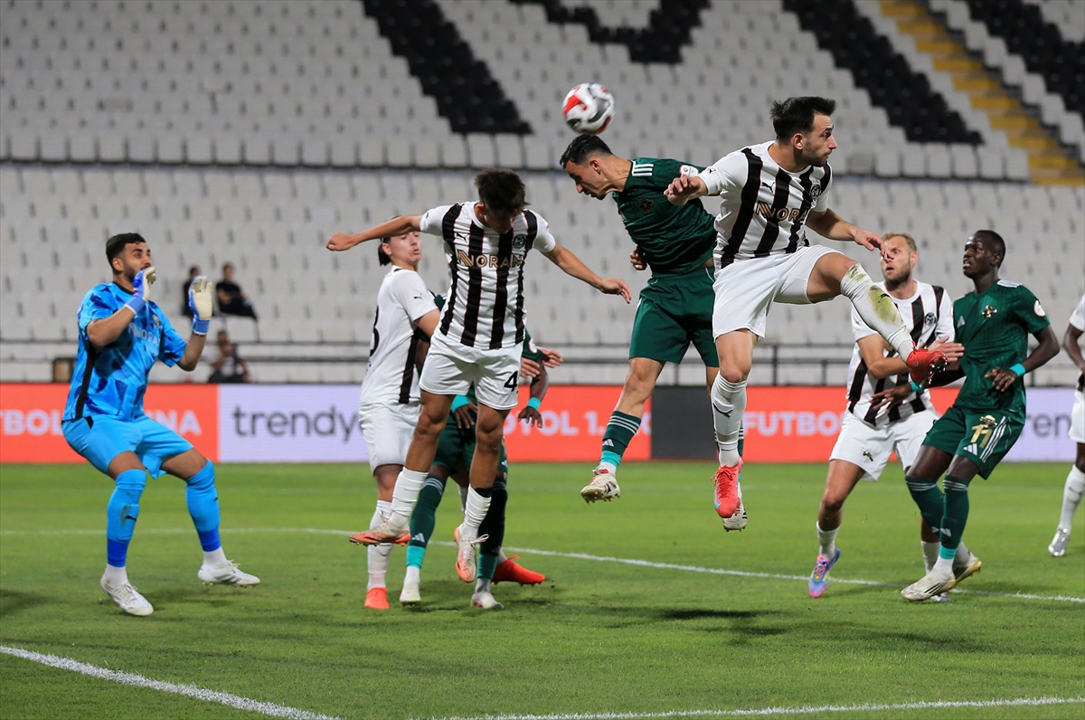 Manisa FK: 3 - Esenler Erokspor: 4
