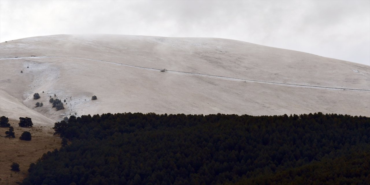 Sarıkamış'ta mevsimin ilk karı düştü